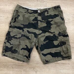 Billabong Green and Black Cargo Shorts size 34